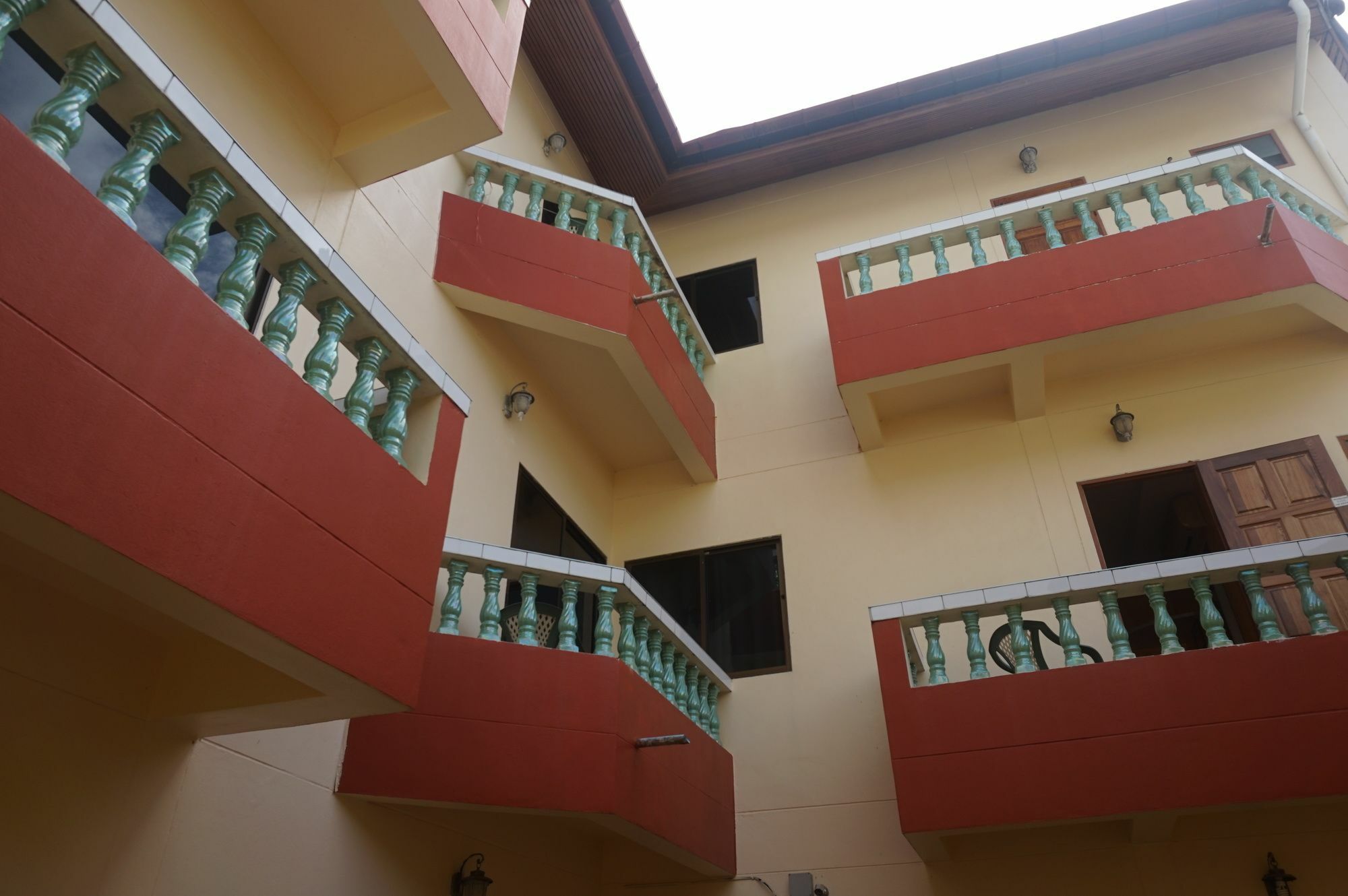 Ban Elephant Blanc Apartment Ката Бийч Екстериор снимка